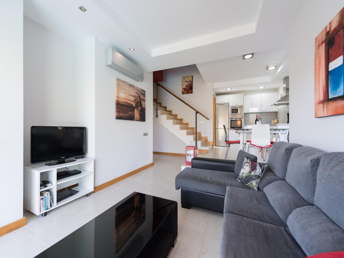 3, Villa in Maspalomas with Heated Pool  Golf Views, Las Palmas