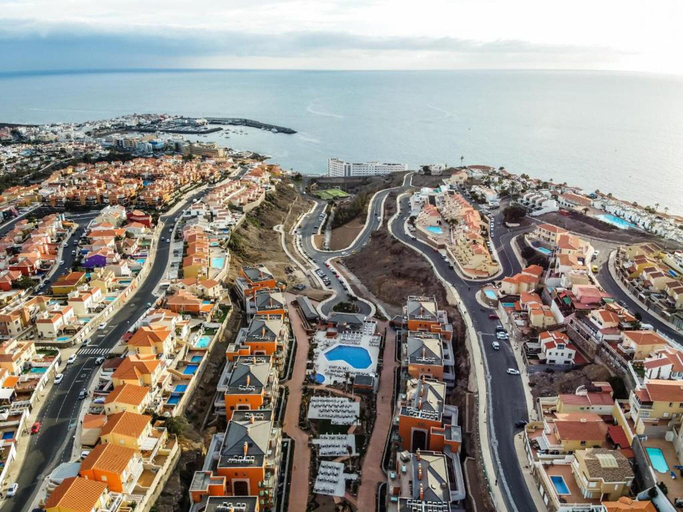 2, Beachfront House in Mogan with Stunning Views, Las Palmas