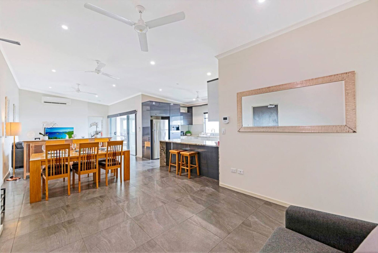 Room 2, Zen Coastline Pool - Balcony Dining - Seaview, Larrakeyah