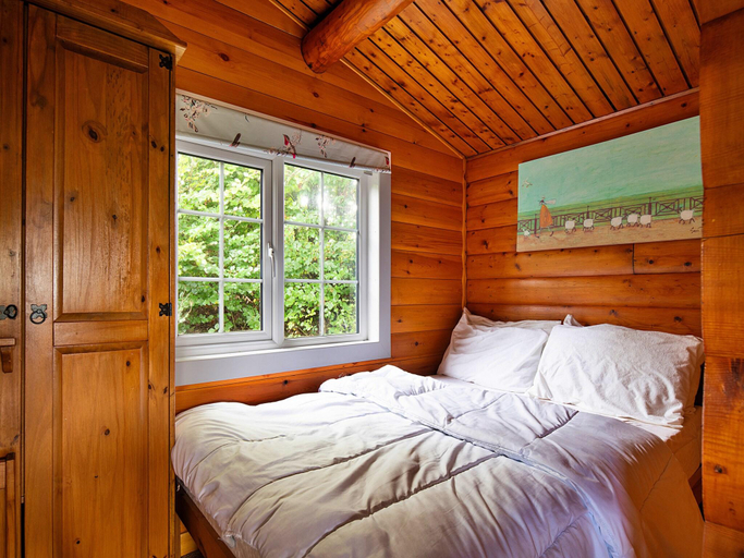 Bedroom 2, Log Cabin in Snowdonia near Rhinog Mountains, Gwynedd