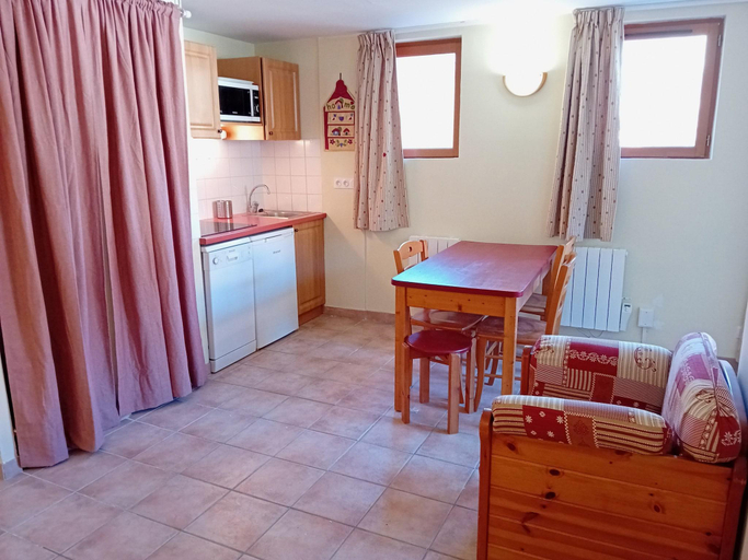 Others 3, Apartment with parking near River, Savoie