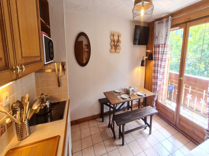 5, Charming 2-Bedroom Apartment, Isère