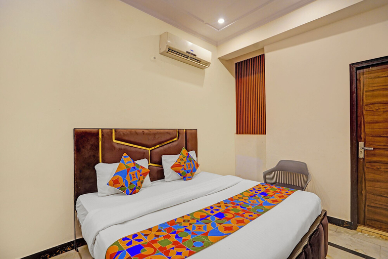 Room 4, Fabhotel Rn Residency, Gautam Buddha Nagar