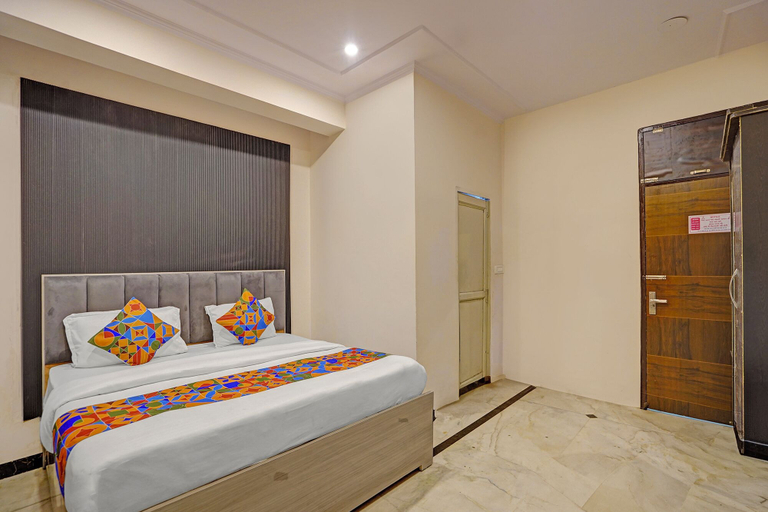 Room 5, Fabhotel Rn Residency, Gautam Buddha Nagar