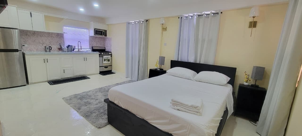 Living area 5, Ocean View Suites