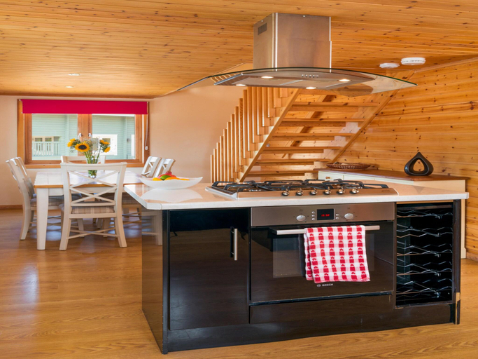 5, Lodge in Caldecott Hall with Private Hot Tub, Norfolk
