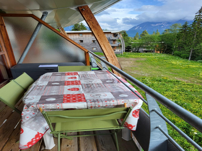 3, Ski-In Apartment in Chamrousse, Isère