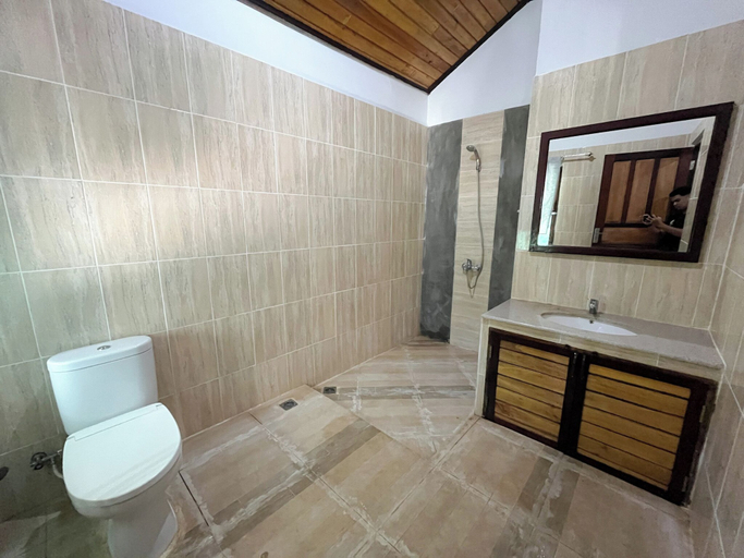 Bathroom 4, Bara Cabana Hotel, Bulukumba