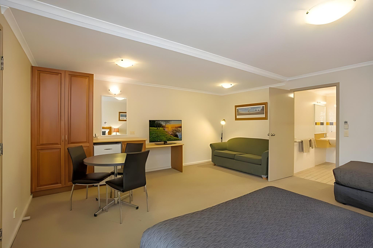Others 5, Waves Motel and Apartments, Warrnambool