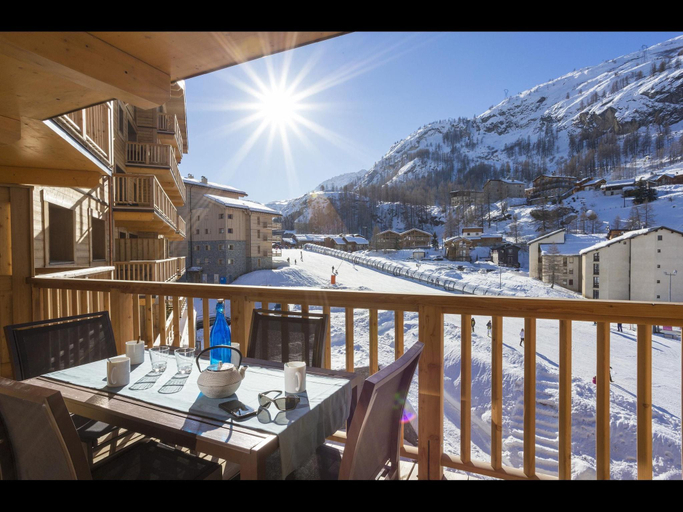 2, Apartment in France with Valley Views  Spa, Savoie