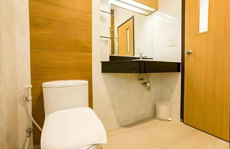 Bathroom 4, Swan Lake Hotel Sattahip, Sattahip