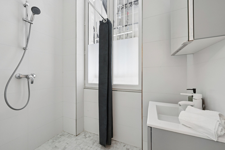 Bathroom 2, Stylish 1BR Flat Near Luxembourg Gardens, Paris