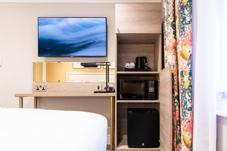 Bedroom 4, The Byron Hotel, London