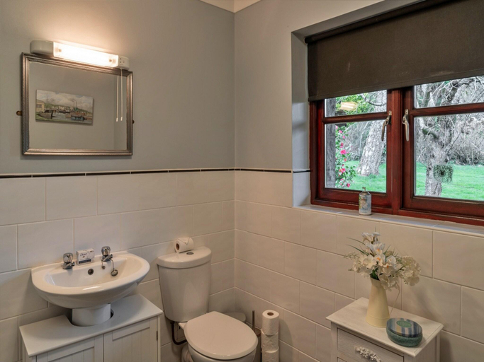 3, Bungalow in Cornwall With Orchard Views, Cornwall
