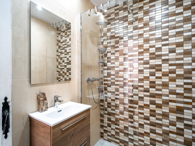 Bathroom 3, Apartment in Nerja near Burriana Beach, Málaga