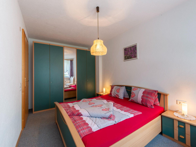 Bedroom 2, Apartment in Strengen near Ski Slopes, Landeck