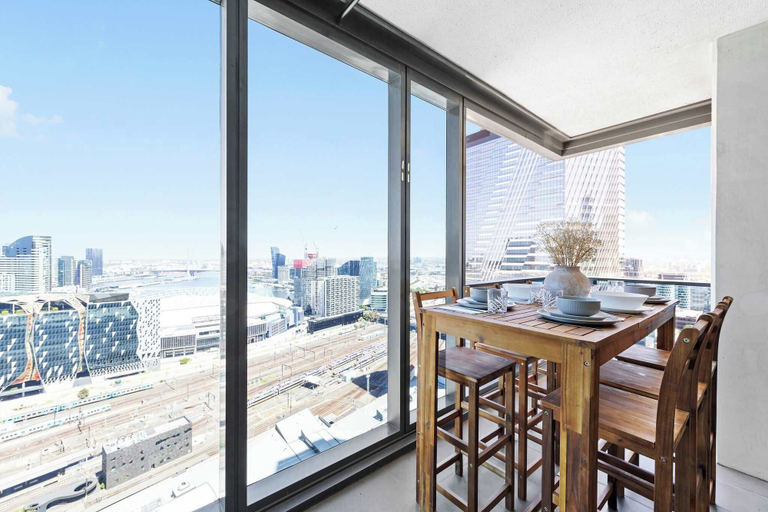 Interior 5, A Cozy 2BR Apt With Harbour Views and Free Parking, Melbourne