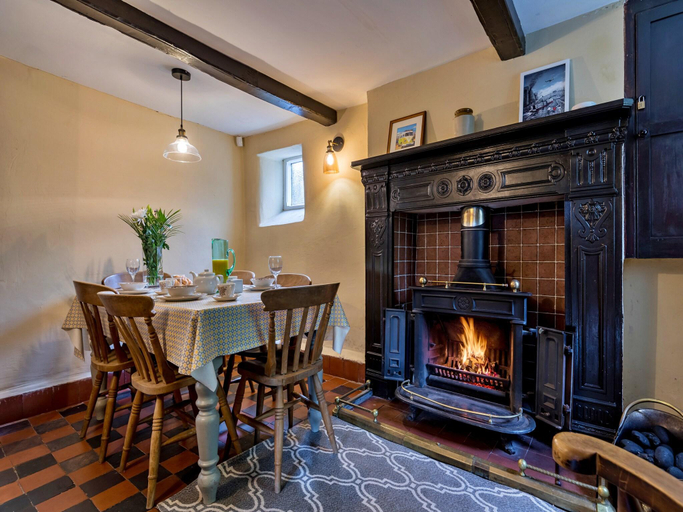 2, Cottage in Peak District near Roaches Rocks, Staffordshire