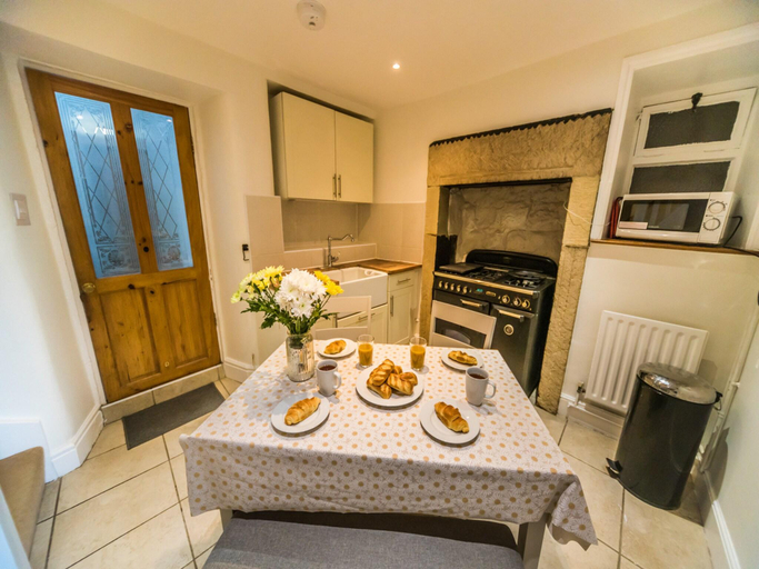 5, Hillside cottage in Matlock, No Deposit, Derbyshire