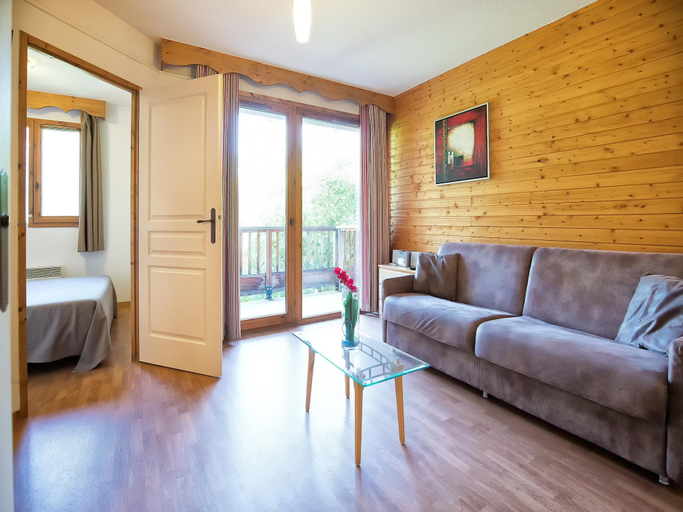 3, Apartment in 3 Vallees with Pool Sauna, Savoie
