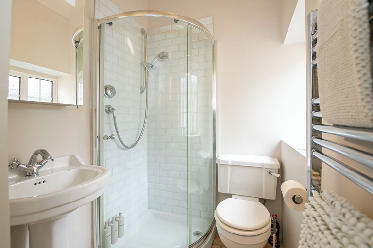 Bathroom 3, Beautiful 2BD Cottage in the Cotswolds, Oxfordshire