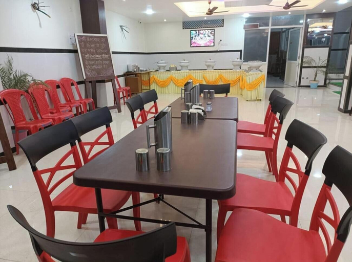 Restaurant 5, Hotel Shree Rajrajeshwar Palace, West Nimar