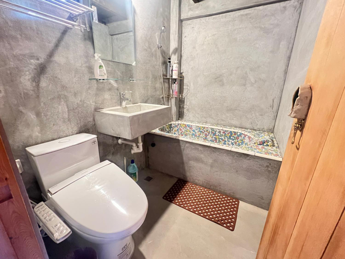 Bathroom 2, Jiufen Xiaomei Meow Seaview Homestay, New Taipei City
