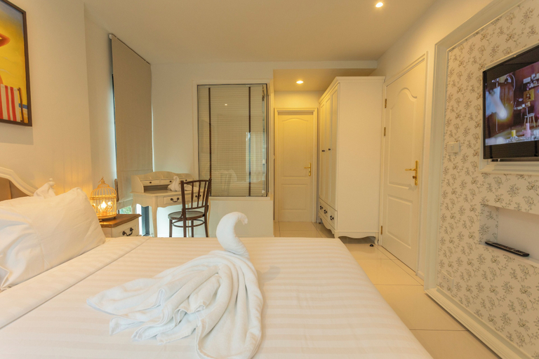 Room 5, Steps from the Ocean and MainStreet C140, Pulau Phuket