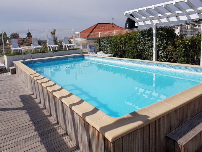 5, Terrace Apartment Near the Beach, Alpes-Maritimes