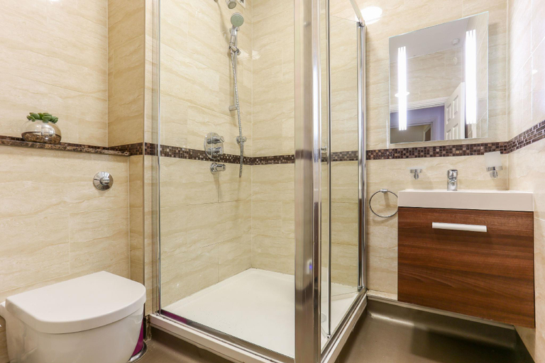 Bathroom 3, Cromwell Serviced Apartments, London
