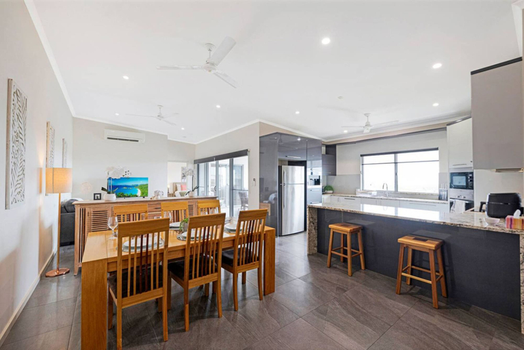 Room 3, Zen Coastline Pool - Balcony Dining - Seaview, Larrakeyah