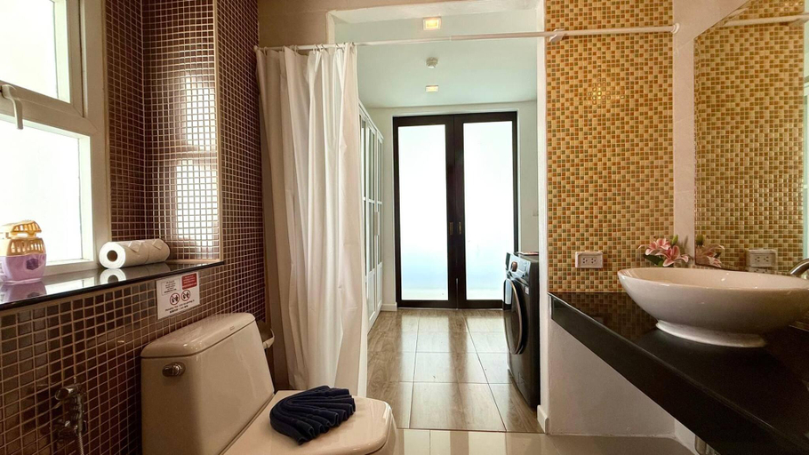 3, 6-20 - 2 Bdr Condo with Balcony and shared Pool, Phuket Island