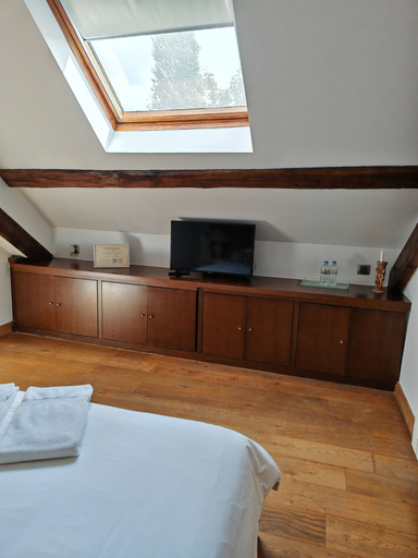 Room 3, villa raspail, Val-de-Marne