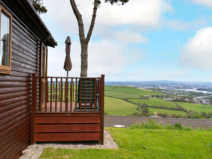 2, Lodge on Rame Peninsula near Freathy Beach, Cornwall
