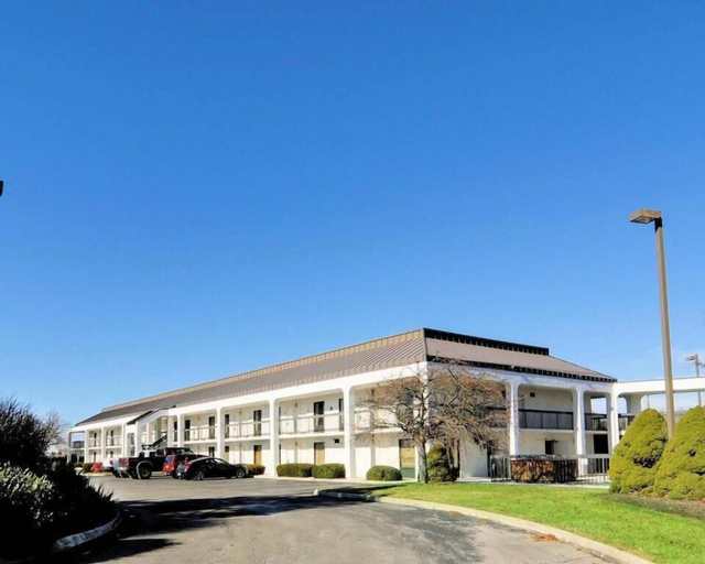 Exterior & Views 2, Suburban Studios Christiansburg - Blacksburg, Montgomery