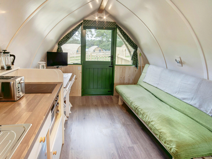 3, Cabin by the Lake near Historic Bristol Lodge, Northumberland