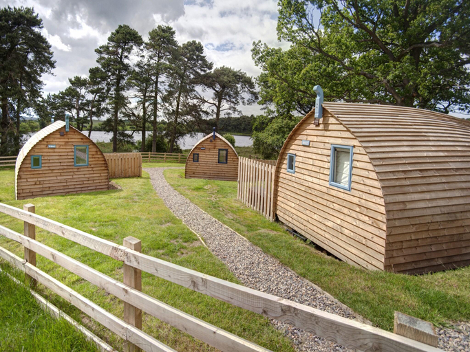 4, Pet-friendly Lakeside Cabin, Northumberland