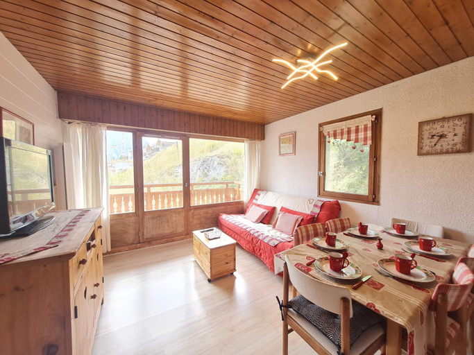 4, Modern Fourth-Floor Apartment, Isère