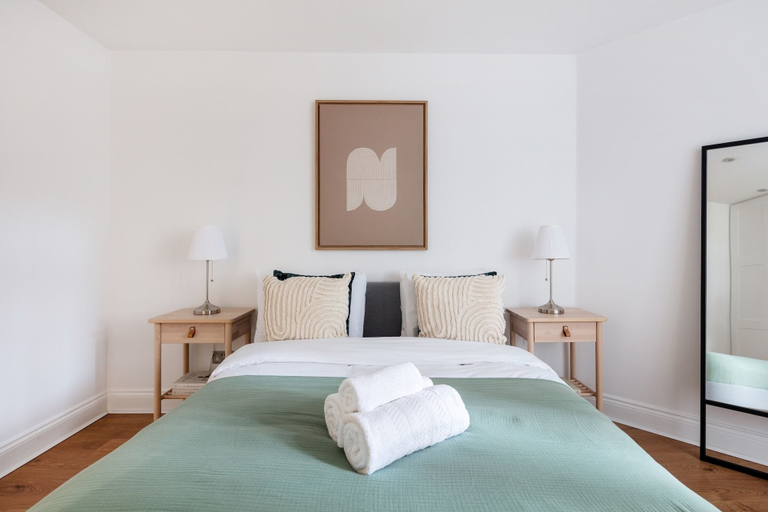Room 5, Chic 1BR Close to Buckingham Palace, London