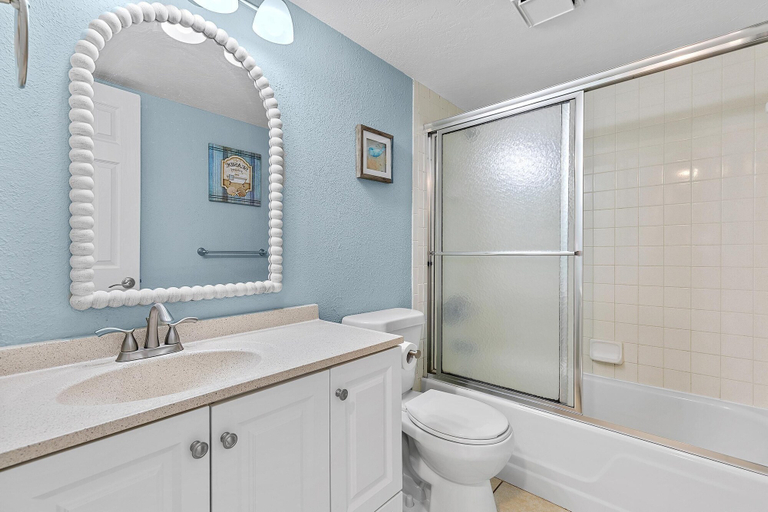 Bathroom 5, Point East 320, Volusia