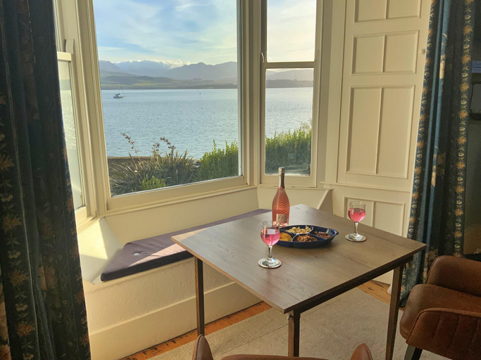 5, Apartment in Beaumaris with Sea Views, Anglesey