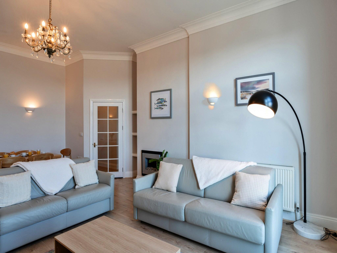 4, Apartment in Cornwall with Towan Beach Views, Cornwall