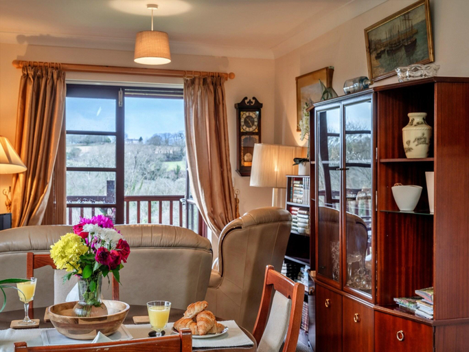 5, Bungalow in Cornwall with Orchard Views, Cornwall