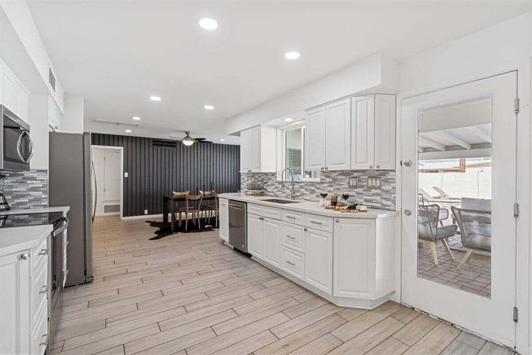 Interior 4, Fairway - Pool & Mini Golf - 5 Mins to Old Town, Maricopa