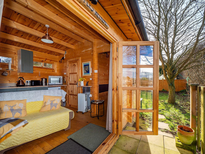 3, Pet-friendly chalet in Surlingham, No deposit, Norfolk
