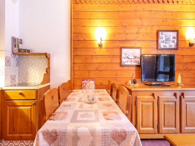 3, Apartment in France with Ski Slope Views, Savoie