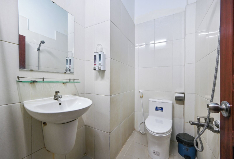 Bathroom 5, Hoang Phung Hotel - Tan Son Nhat Airport, Tân Bình