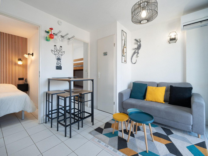 5, Beachside Apartment with Pool, Hérault