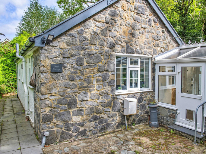5, Cottage in Rowen by River Pet-Friendly Trails, Conwy