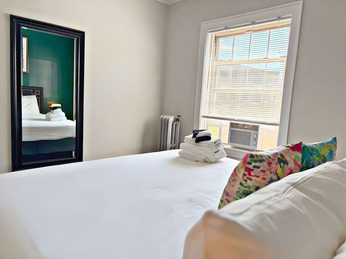 Room 1, Perfectly Located 1BR - Hinman D2, Cook